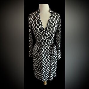 Diane Von Furstenberg Black and White Long Sleeve Dress